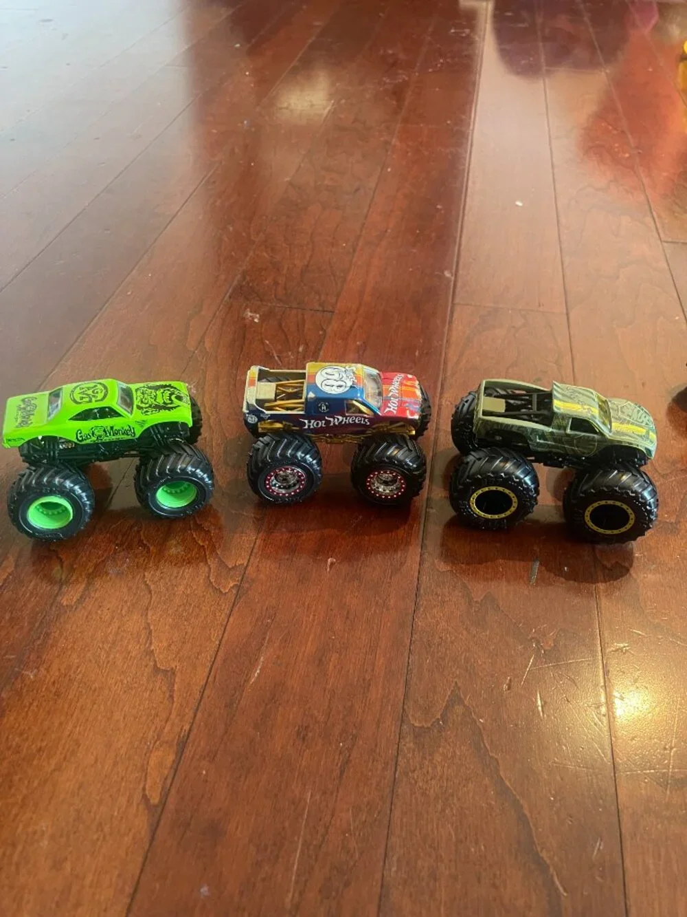 Hot Wheels Monster Jam Grave Digger Storage Case + 15 Trucks